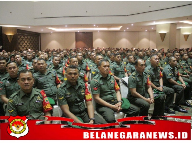 Kasdam I/BB Brigjen TNI Rifky Nawawi, S.E., S.I.P., memberikan pengarahan kepada Babinsa Kodim 0201/Medan
