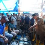 Tinjau TPID Poetere Makassar, Pj Gubernur Sulsel: Harga Ikan Cenderung Turun