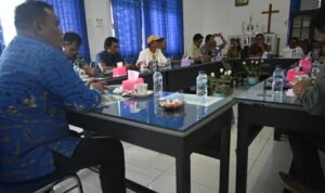 Berkunjung ke Kantor Sinode GKST, Wakil Ketua DPRD Luwu Utara Karemuddin Disambut Hangat Majelis