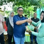 Pj Wali Kota Asrul Sani Salurkan Bantuan Bibit Cabai dan Sayuran ke KWT
