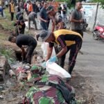 Cegah Banjir dan Wabah Penyakit, Personel TNI dan Polri Bersihkan Drainase di Jalan Belimbing Palopo