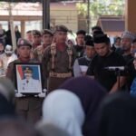 Bupati Indah Lepas Jenazah Thahar Rum ke Pemakaman