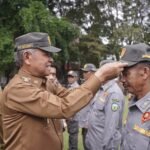 Serahkan Atribut dan Seragam Satlinmas, Bupati Luwu: Satlinmas Dibutuhkan Dalam Mendukung Pengamanan Pemilu