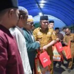 Safari Ramadhan di Kediaman Camat Petasia Timur, Bupati Morut Bagikan Bingkisan ke Imam Masjid