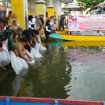 Penjabat Gubernur Sulsel Kunjungi Soppeng, Tebar 160 Ribu Benih Ikan di Salomate