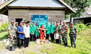 Jumat Berkah, Koramil 1403-12 Bone-bone Bagikan Sembako untuk Kaum Dhuafa