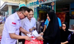 Bupati Delis Beri Bantuan ke Korban Kebakaran di Kampung Bugis Kolonodale