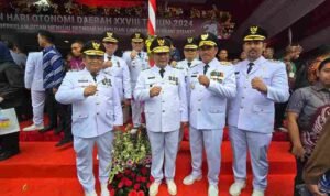 Pj Bupati Luwu Ikuti Upacara Peringatan Hari Otonomi Daerah XXVIII di Surabaya