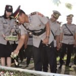 HUT Bhayangkara Ke-78, Kapolres Palopo Ziarah dan Tabur Bunga di TMP Salobulo