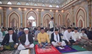 Pj Bupati Luwu Laksanakan Sholat Idul Adha Bersama dengan Masyarakat di Masjid Agung Belopa