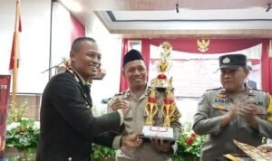 Kapolres Palopo Beri Penghargaan Kepada 18 Personel Berprestasi