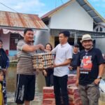 Kawasan-Personel Polres Lutra Salurkan Bantuan Korban Bajir di Malangke
