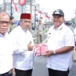 Pemkab Asahan Bagikan Bendera Merah Putih Kepada Masyarakat
