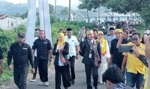 Rahmat Masri Bandaso-Andi Tenri Karta Pasangan Pertama Mendaftar ke KPU Palopo