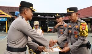 Beri Piagam Penghargaan ke Porsonel, AKP Supriadi: Bentuk Apresiasi Kapolres Palopo