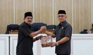 DPRD Palopo Gelar Rapat Paripurna Penyerahan Ranperda APBD 2025