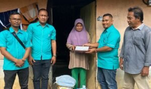 Jumat Berkah, PT Mandala Financial Idi Rayeuk Bagikan Paket Sembako
