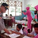 Senangnya Siswa SDN 62 Pamenta Dapat Makanan Bergizi Gratis dari Polres-Bhayangkari Palopo