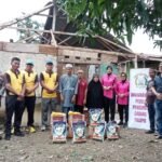 Kapolres-Ketua Bhayangkari Palopo Beri Bantuan ke Warga Korban Puting Beliung di Temmalebba