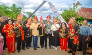 Bupati Terpilih Morut dan Tojo Una-una Hadiri Perayaan Natal Kerukunan Towatu di Lembo Raya