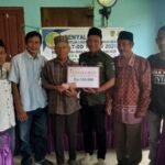 Pj Kades Lengkong Salurkan BLT Dana Desa Triwulan I Kepada Penerima Manfaat