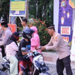 Polres Morowali Bagikan Takjil Gratis, Warga Antusias Sambut Kepedulian Polisi