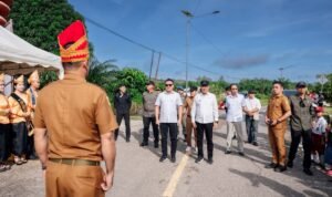 Bupati dan Wakil Bupati Morowali Utara Disambut Antusias di Desa Tiwaa