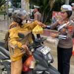 Satlantas Polres Morowali Gelar Aksi Bagi Takjil dan Edukasi Keselamatan Lalu Lintas