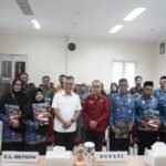 Bupati Lutim Serahkan SK Pensiun bagi 16 PNS Purna Bhakti