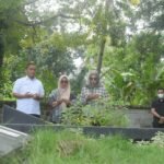 Sepulang Dari Retreat, Ibas-Puspa Ziarah ke Makam Thorig Husler di Masamba