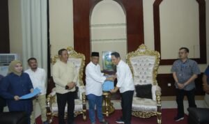 Bupati Luwu Serahkan 40 SK Penjabat Kepala Desa, Ini Pesan Penting H Patahudding