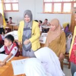 Dekan FKIP UNCP Lakukan Supervisi Langsung PLP 2 Mahasiswa di Sekolah Mitra