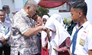 Sekdakab Asahan Serahkan BPJS Kesehatan Gratis dan KIP di 4 Kecamatan