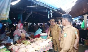 Jelang Idul Adha, Bupati Luwu Tinjau Stabilitas Harga Pangan di Pasar Bajo