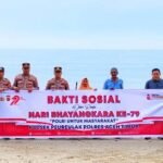 Sambut HUT Bhayangkara ke-79, Polsek Peureulak Gelar Aksi Bersih Pantai Mak Leuge