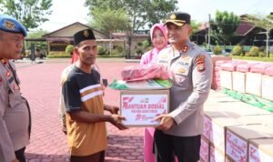 HUT Bhayangkara ke-79, Polres Aceh Timur Salurkan 200 Paket Sembako untuk Warga Kurang Mampu