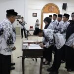 Lantik 23 Pengurus PGRI Lutim, Bupati Tekankan Kesejahteraan Guru