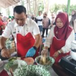 Sajian Kapurung Massal Warnai HUT ke 80 RI, Dibuat Langsung Bupati Luwu dan Pejabat Pemkab