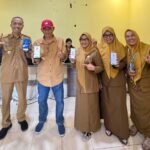 Lau Jiha Ikut Aktifkan IKD, Tegaskan Dukungan DPRD Lutim Terhadap Digitalisasi Administrasi