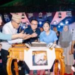 Diguyur Hujan, Ribuan Warga Tetap Antusias Saksikan Konser HUT Morut