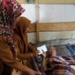 Wujud Kepedulian, Pemkab Lutim Layani Lansia Hingga ke Rumah
